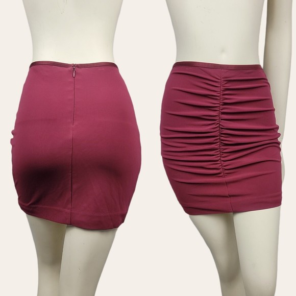 Aritzia Talula Ruched Mini Skirt High Waisted Cordovan Maroon Lined - Picture 1 of 8
